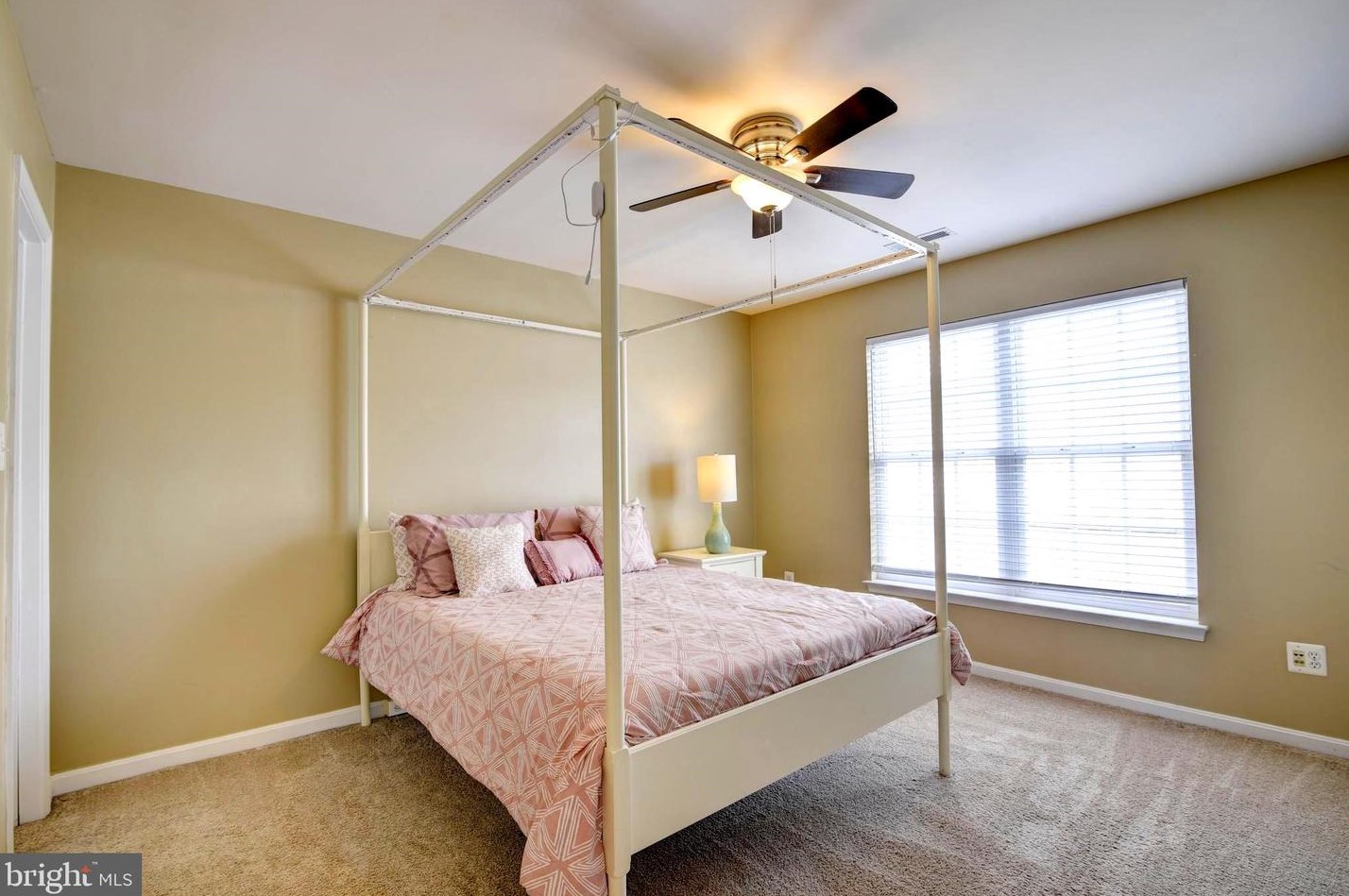 42494 Legacy Park Dr, Ashburn VA  20148-5616 exterior