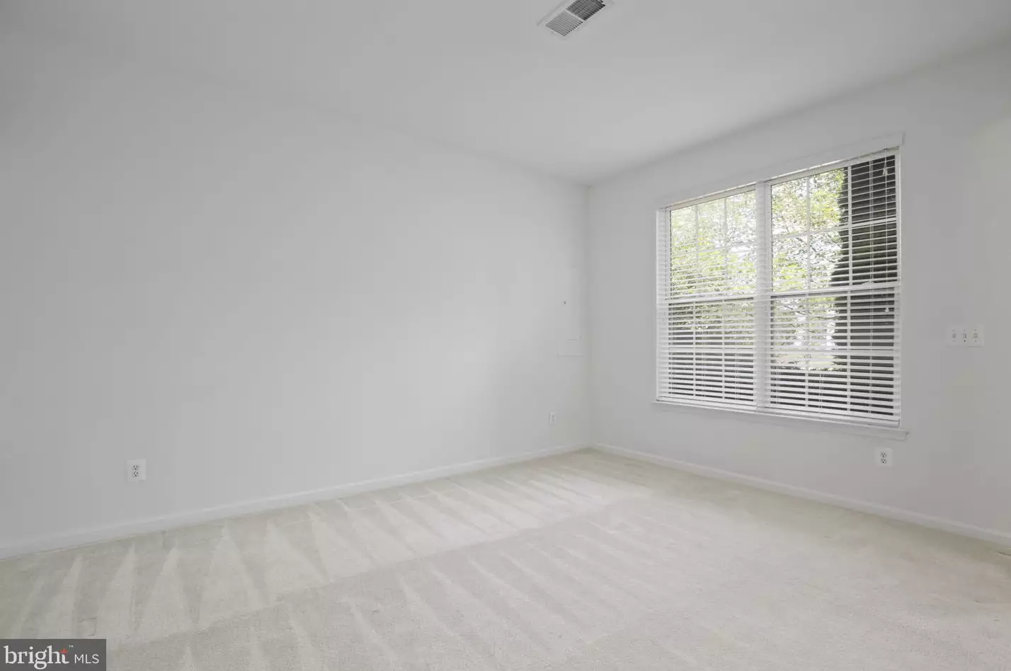 23003 Bulwark Ter, Ashburn VA  20148-5680 exterior