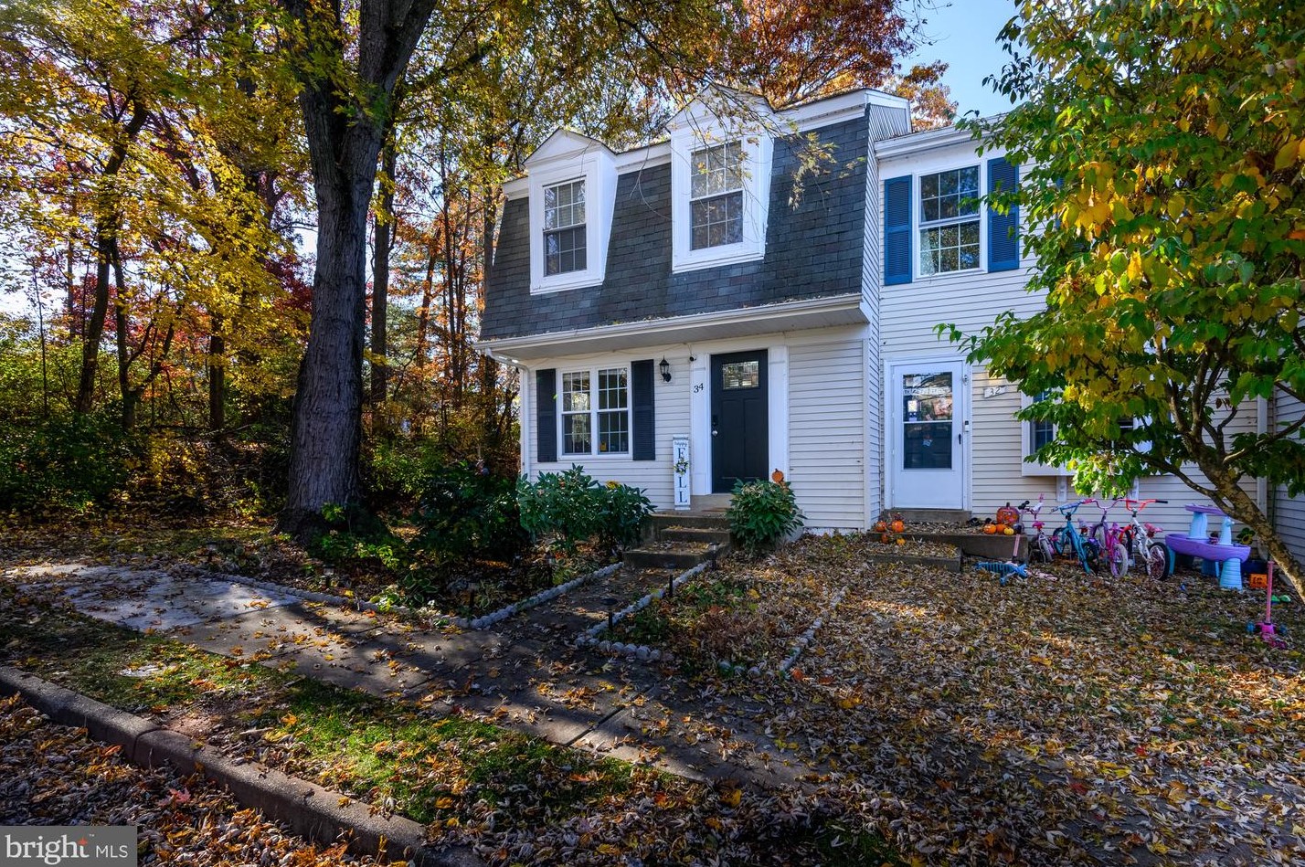 34 Devon Ct, Dulles VA  20165-5766 exterior