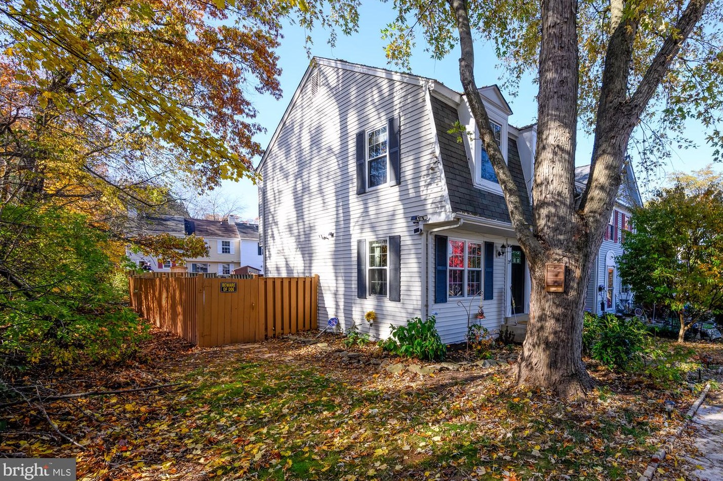 34 Devon Ct, Dulles VA  20165-5766 exterior