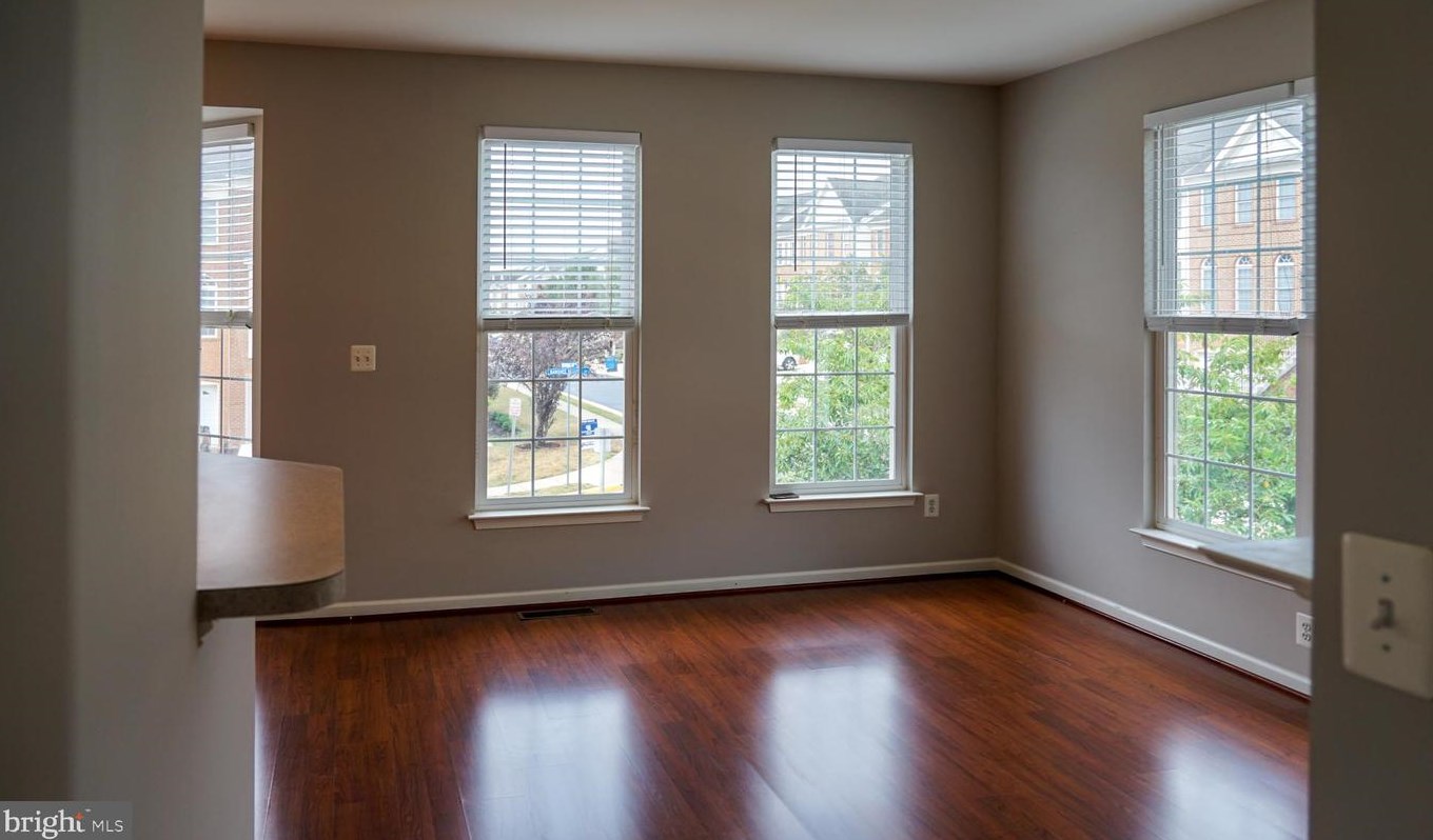 43727 Banshee Heights Ter, Ashburn VA  20148-3168 exterior