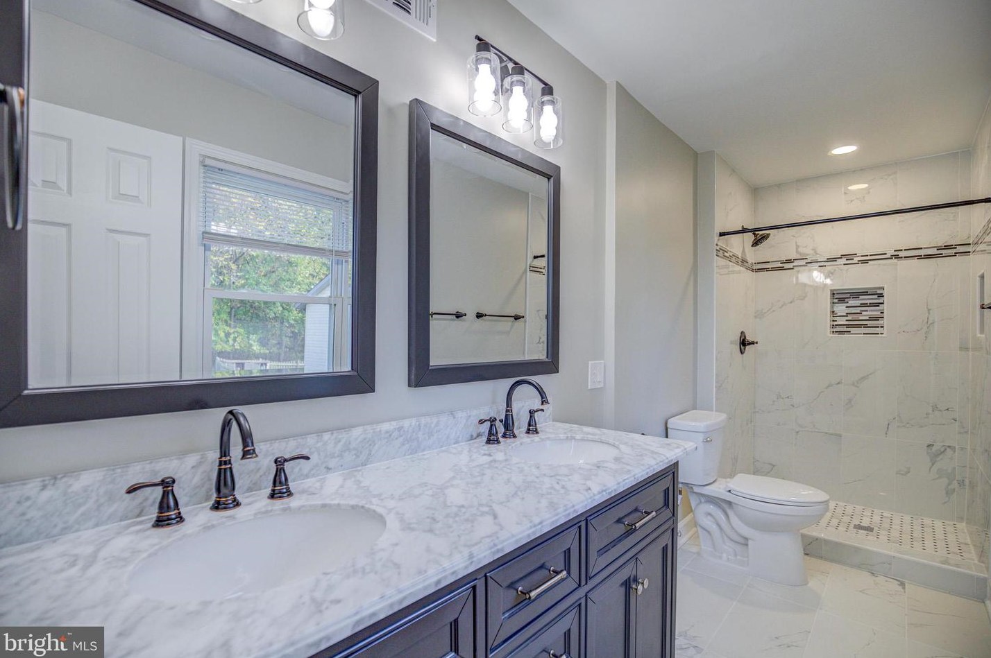 203 Keyes Ct, Dulles VA  20164-3013 exterior