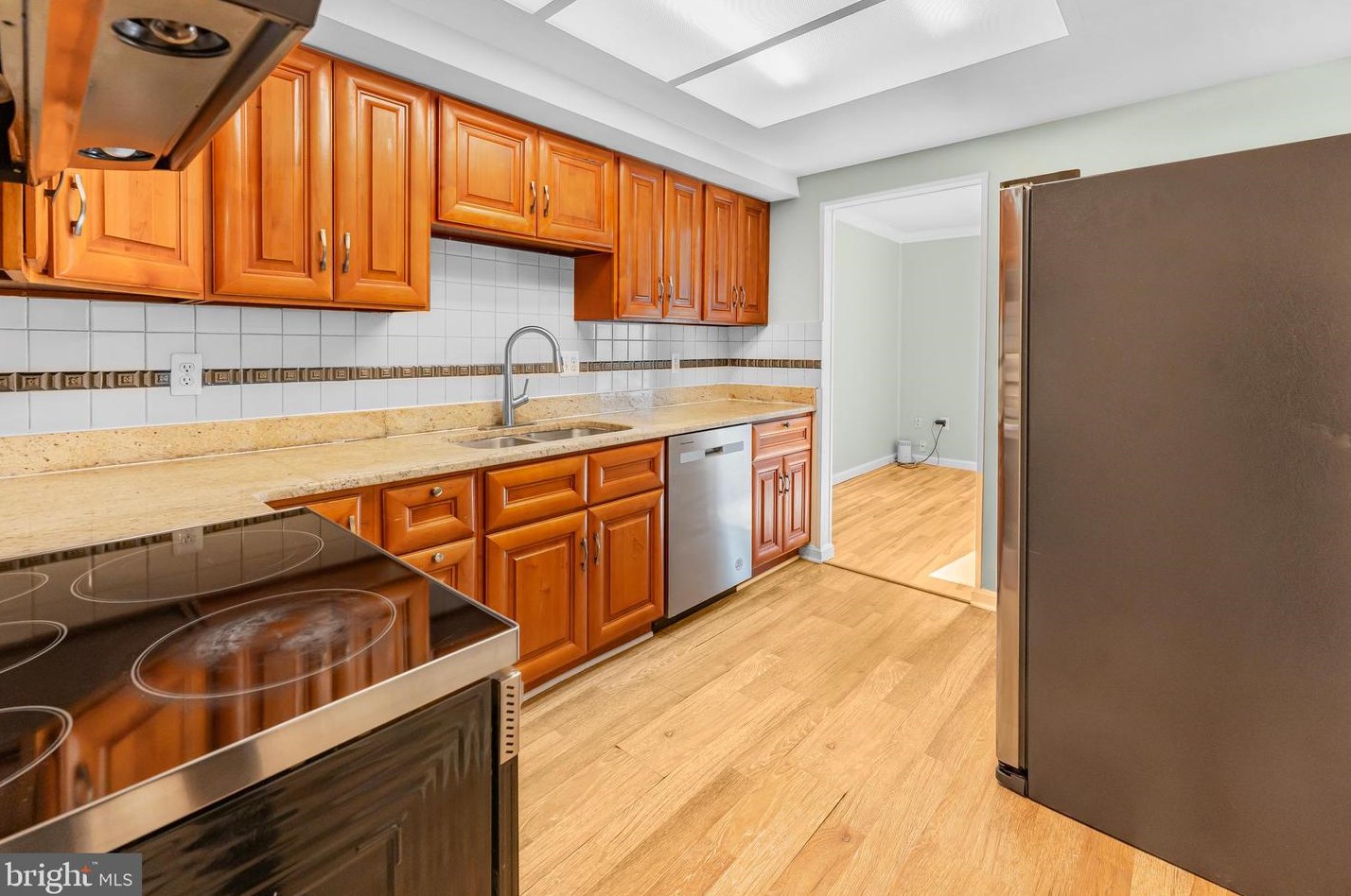 221 Willow Ter, Dulles VA  20164-1629 exterior