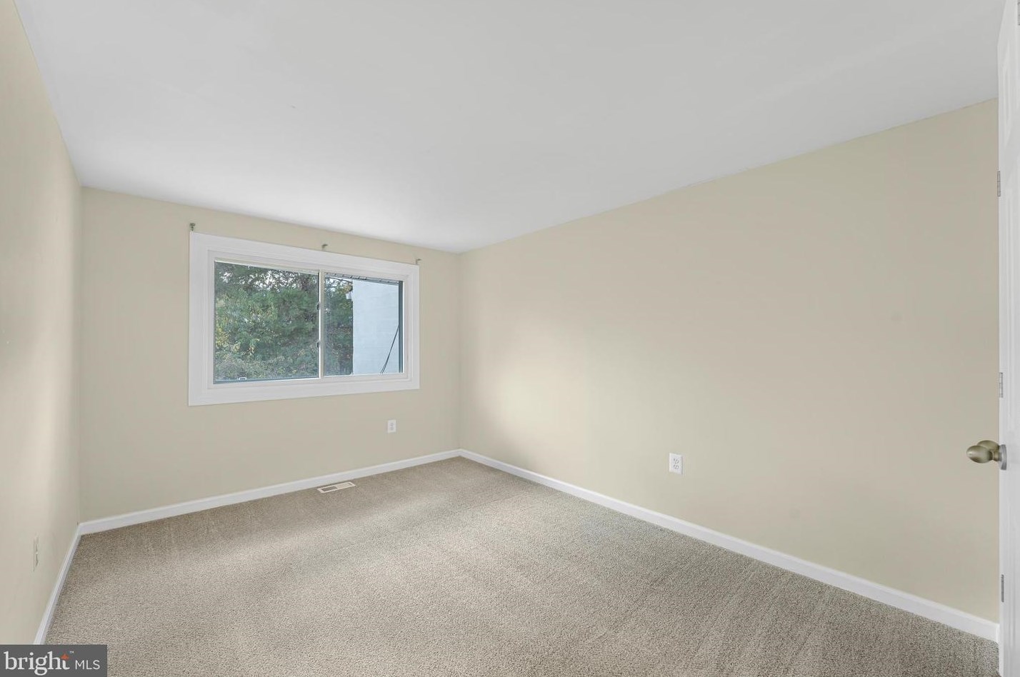 221 Willow Ter, Dulles VA  20164-1629 exterior