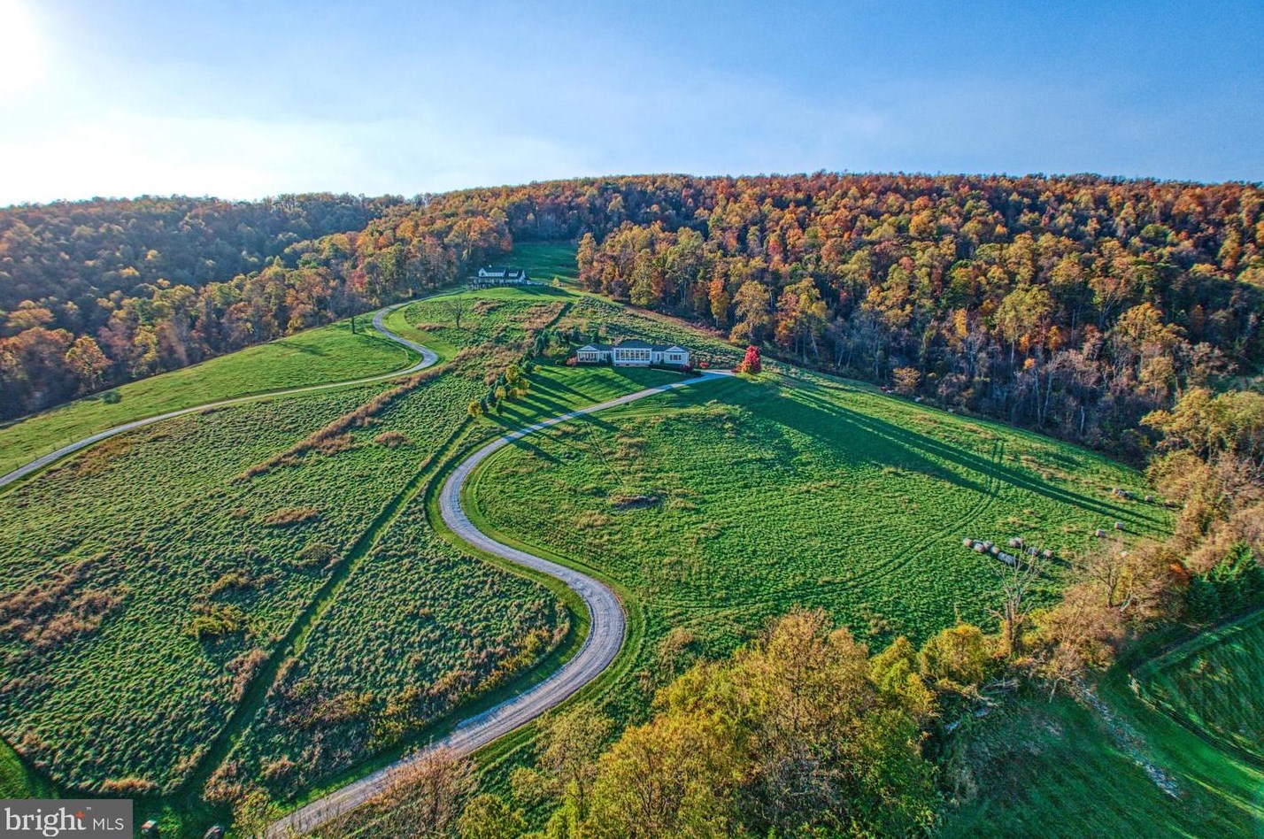 17151 Brookdale Ln, Round Hill, VA 20141