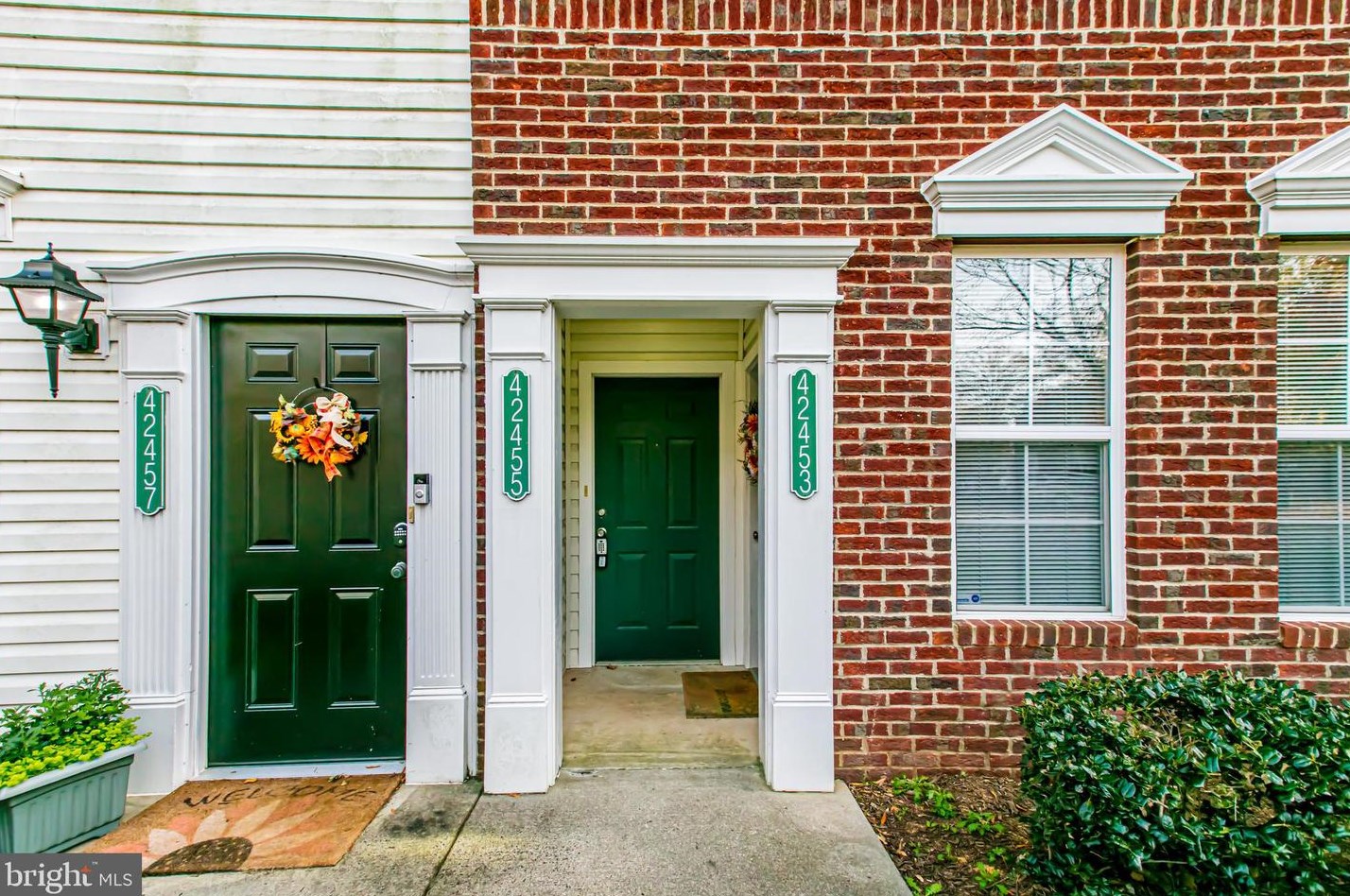 42455 Hollyhock Ter, Ashburn, VA 20148
