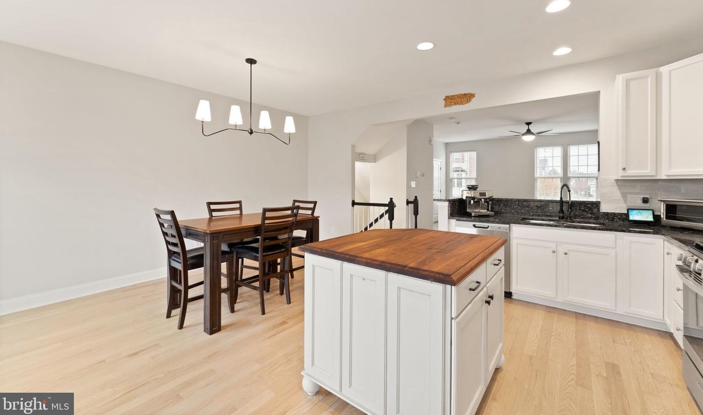 45940 Grammercy Ter, Dulles VA  20166-7806 exterior