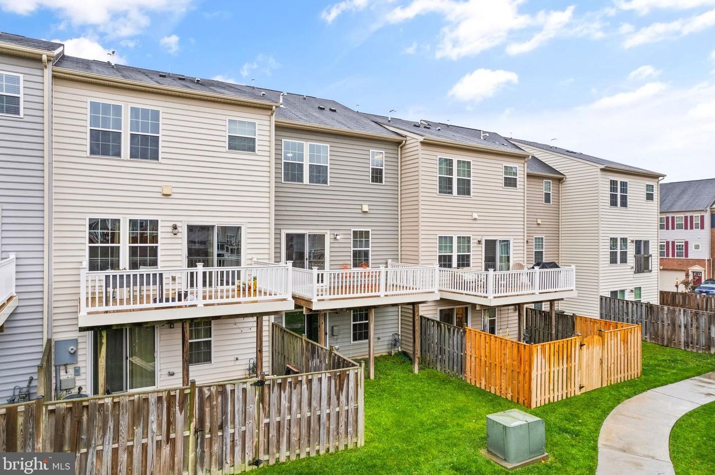 45940 Grammercy Ter, Dulles VA  20166-7806 exterior