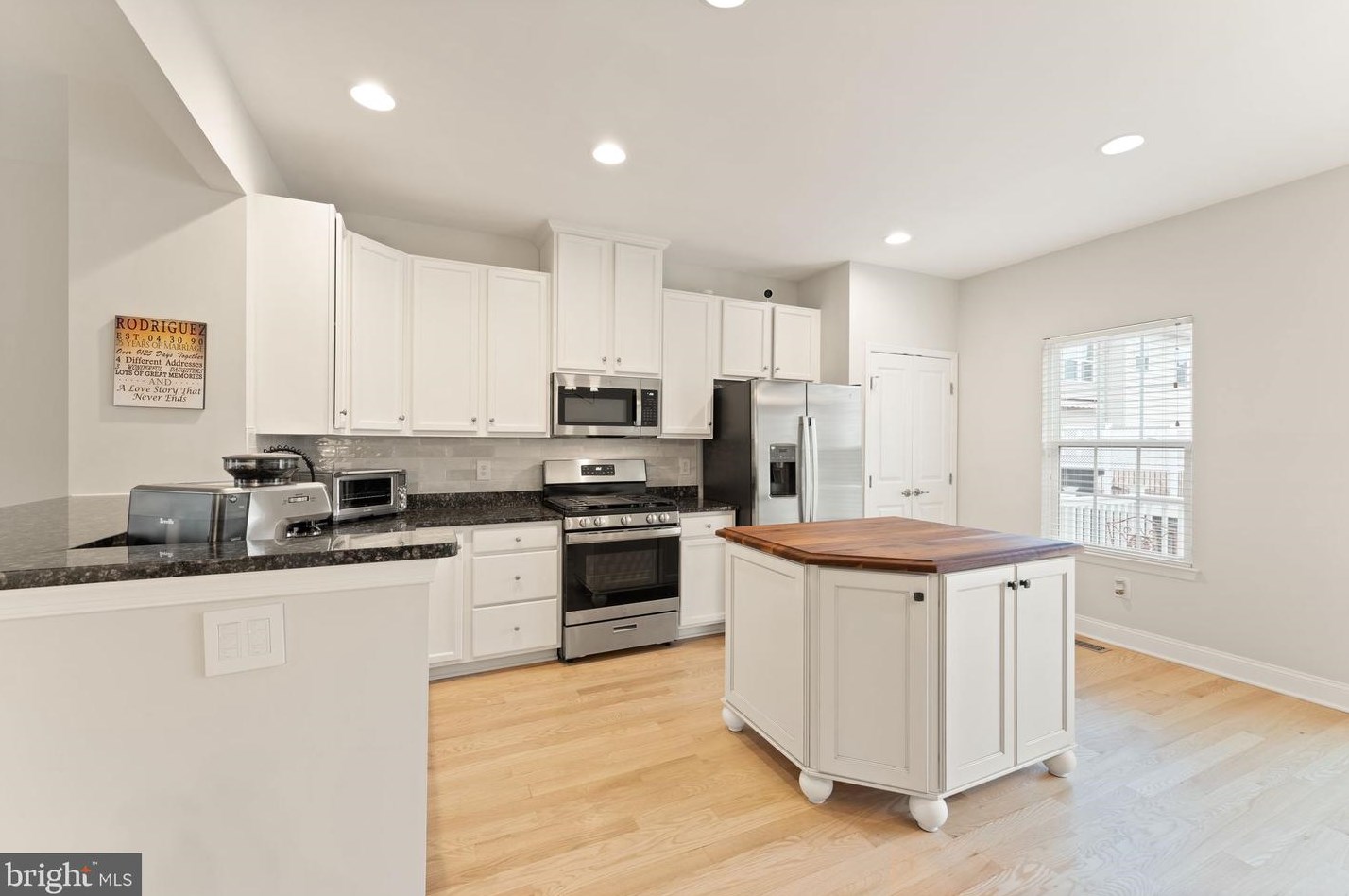 45940 Grammercy Ter, Dulles VA  20166-7806 exterior