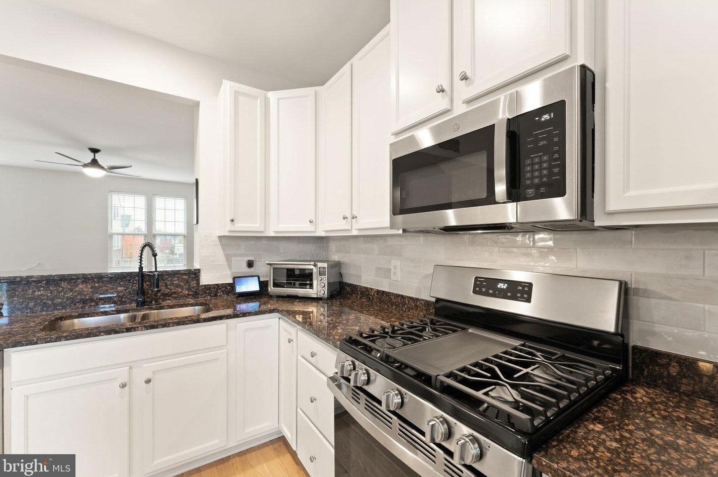 45940 Grammercy Ter, Dulles VA  20166-7806 exterior