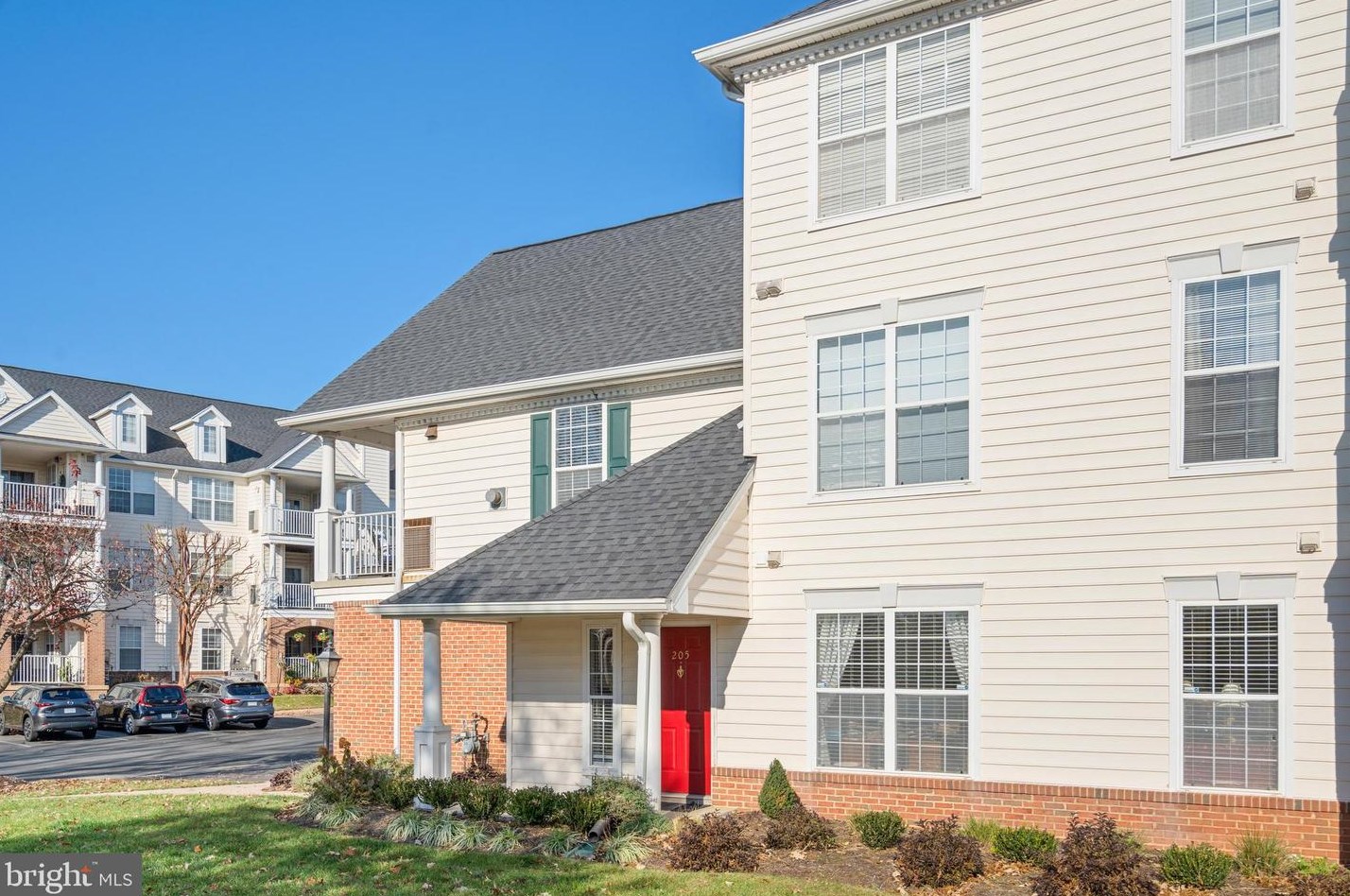25300 Lake Mist Sq, Fairfax, VA 20152-4466