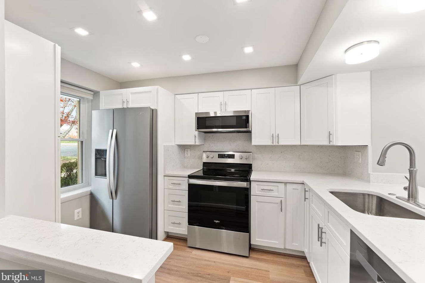 106 Charing Ct, Dulles VA  20164-1454 exterior