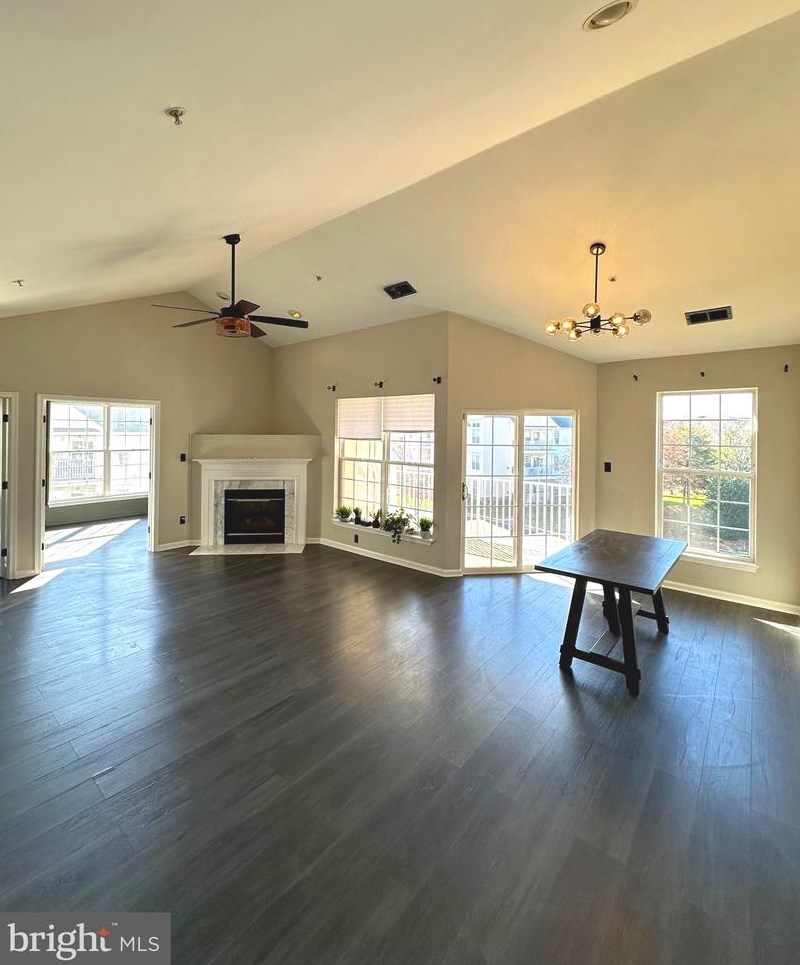 25272 Riffleford Sq #304, Fairfax, VA 20152