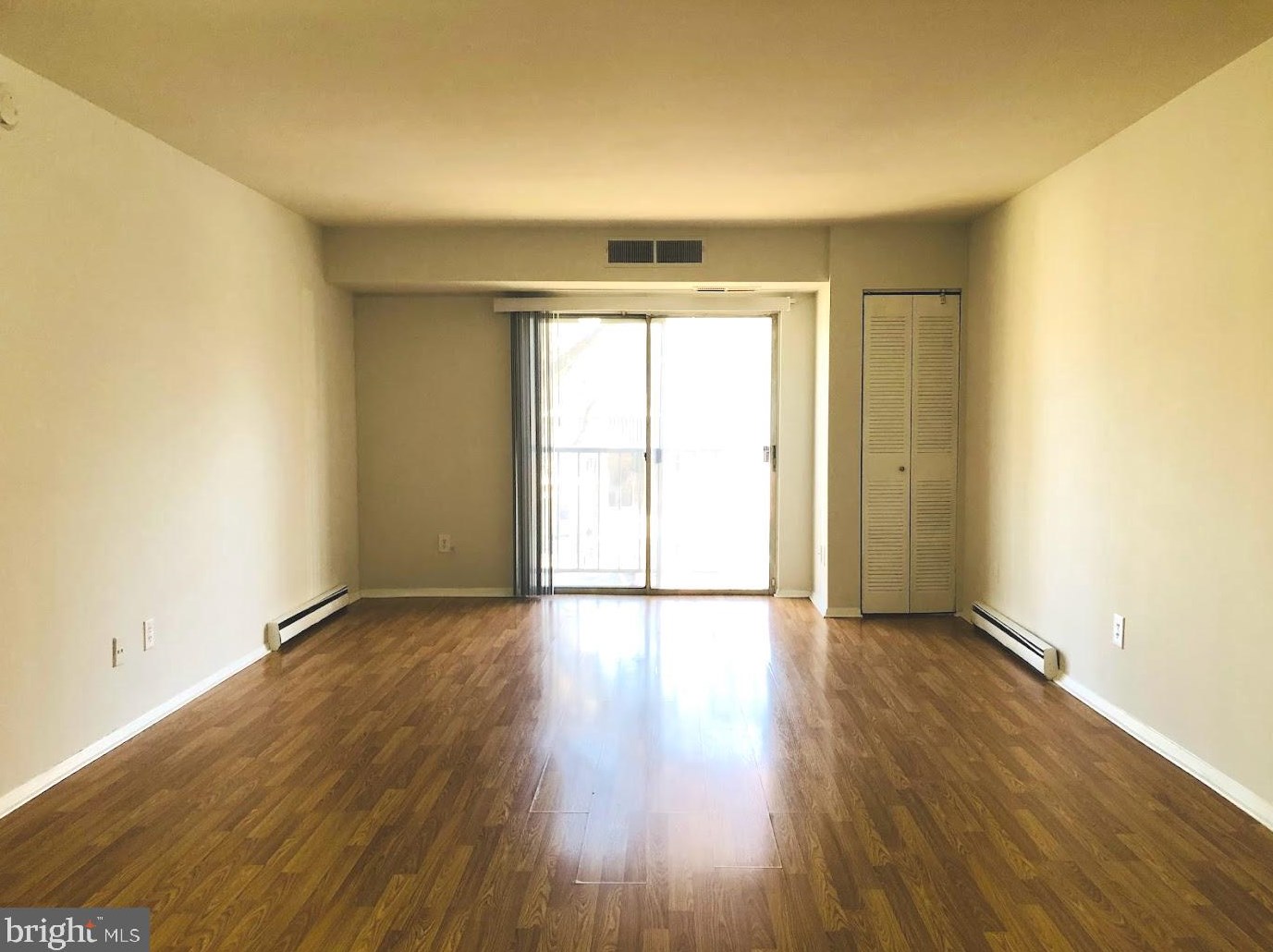 201 N Emory Dr #8, Dulles, VA 20164