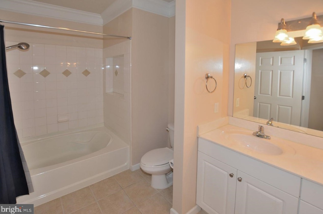 507 Sunset View Ter Se #202, Leesburg, VA 20175