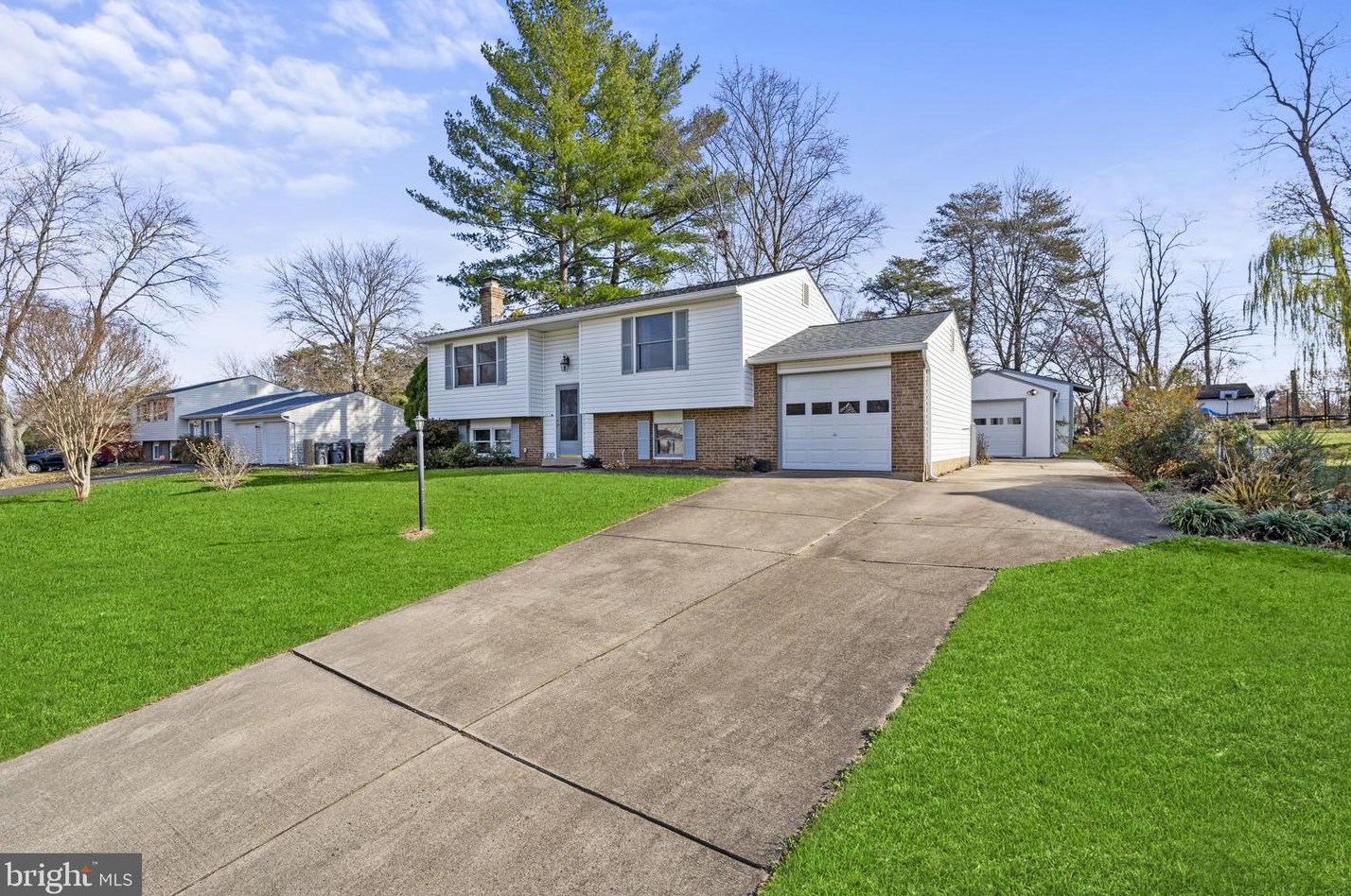 122 Magnolia Rd, Dulles, VA 20164-5303