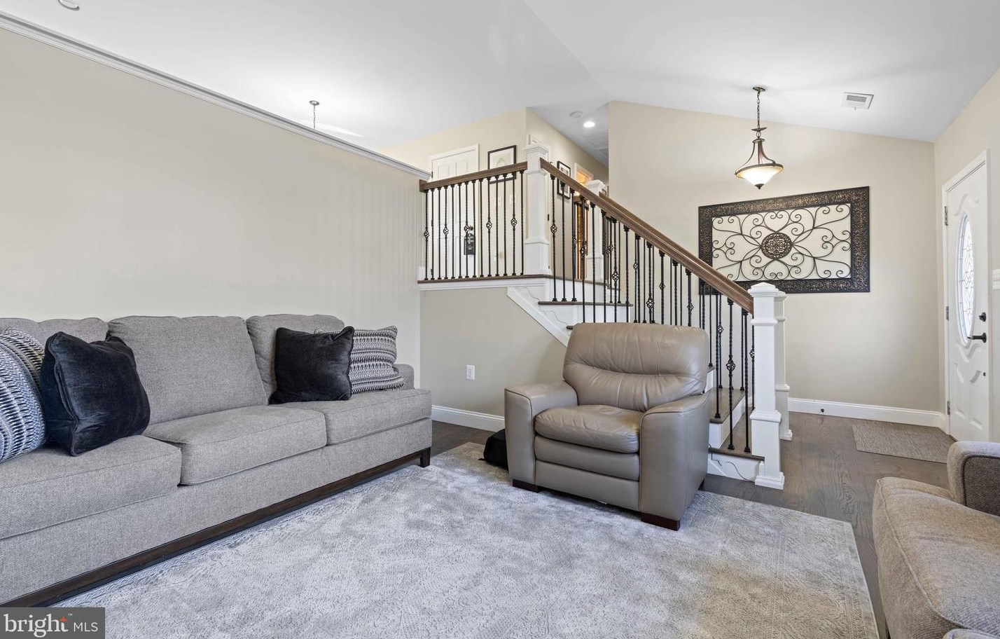 8 Cedar St, Round Hill, VA 20141-2628