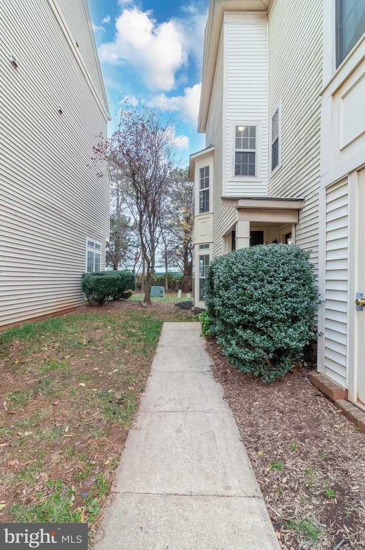 21174 Domain Ter, Dulles VA  20165-7267 exterior