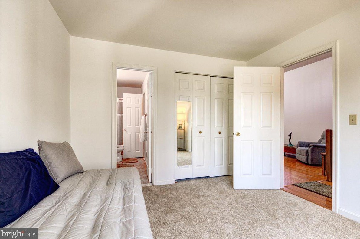 10 Lindenwood Ct, Dulles VA  20165-5643 exterior