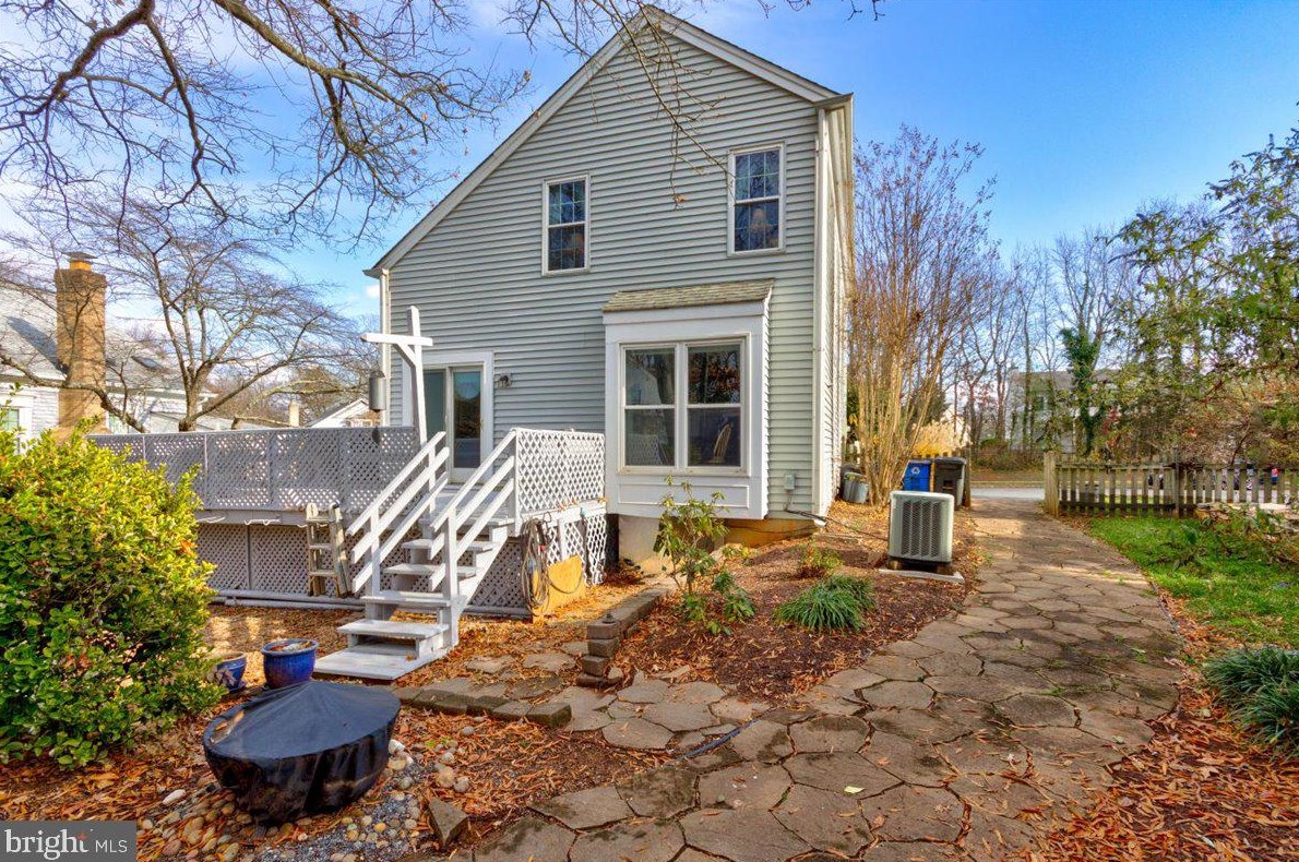 10 Lindenwood Ct, Dulles VA  20165-5643 exterior