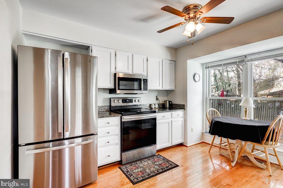 10 Lindenwood Ct, Dulles VA  20165-5643 exterior