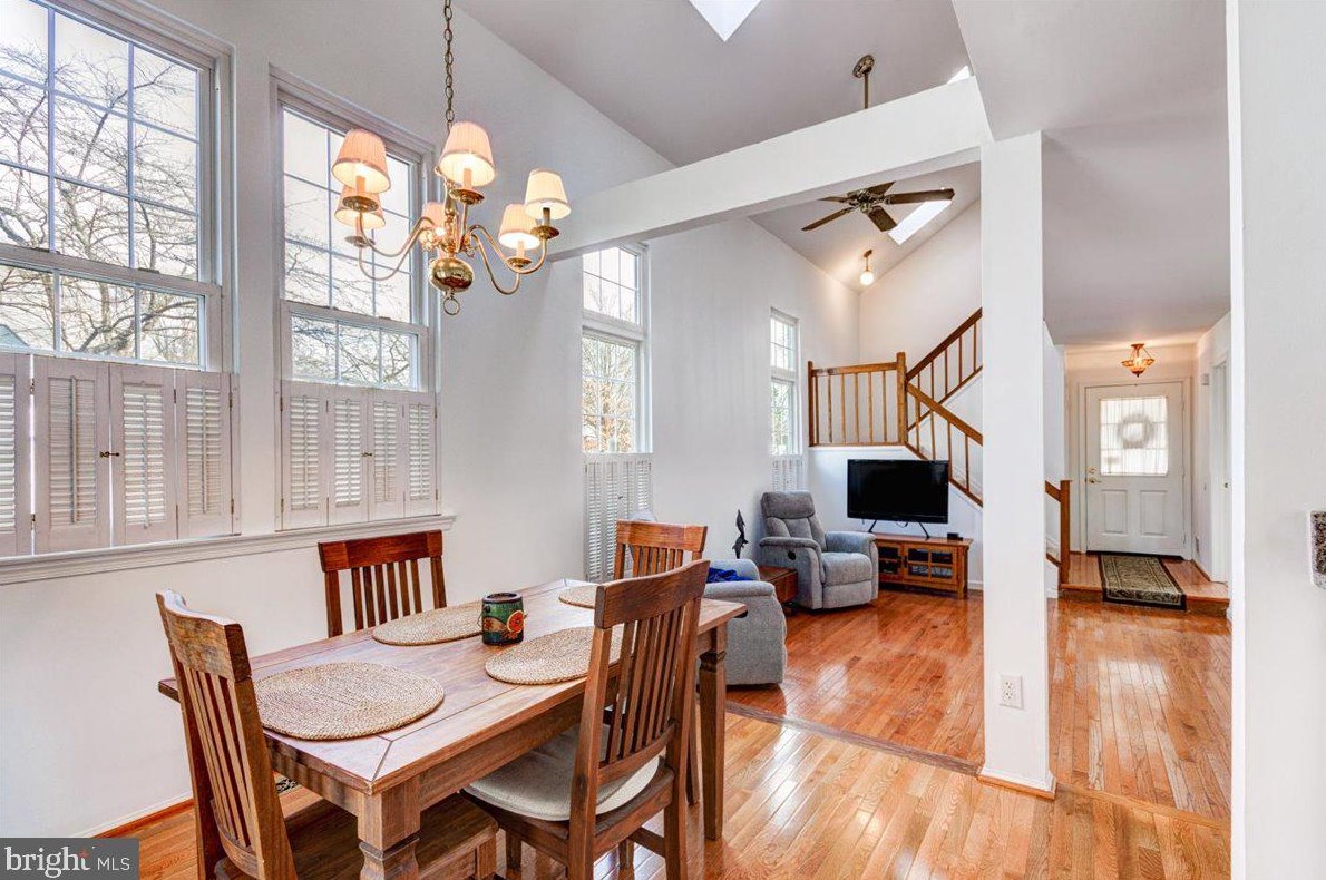 10 Lindenwood Ct, Dulles VA  20165-5643 exterior