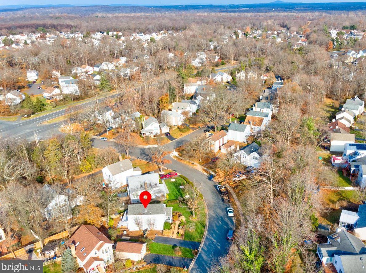 10 Lindenwood Ct, Dulles VA  20165-5643 exterior