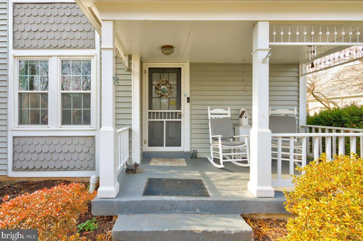 10 Lindenwood Ct, Dulles VA  20165-5643 exterior