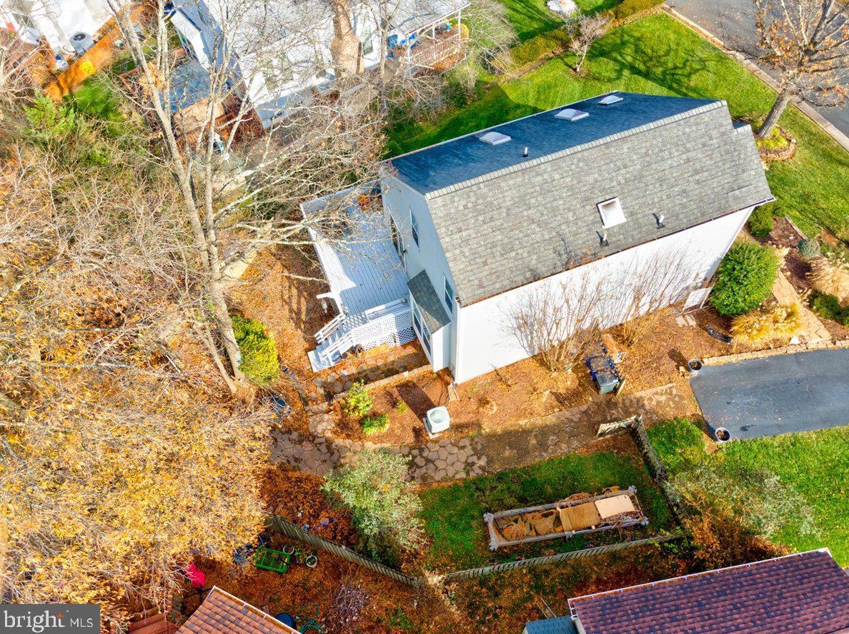 10 Lindenwood Ct, Dulles VA  20165-5643 exterior