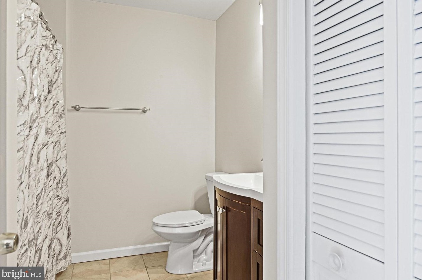 19896 Fieldgrass Sq, Ashburn VA  20147-2760 exterior