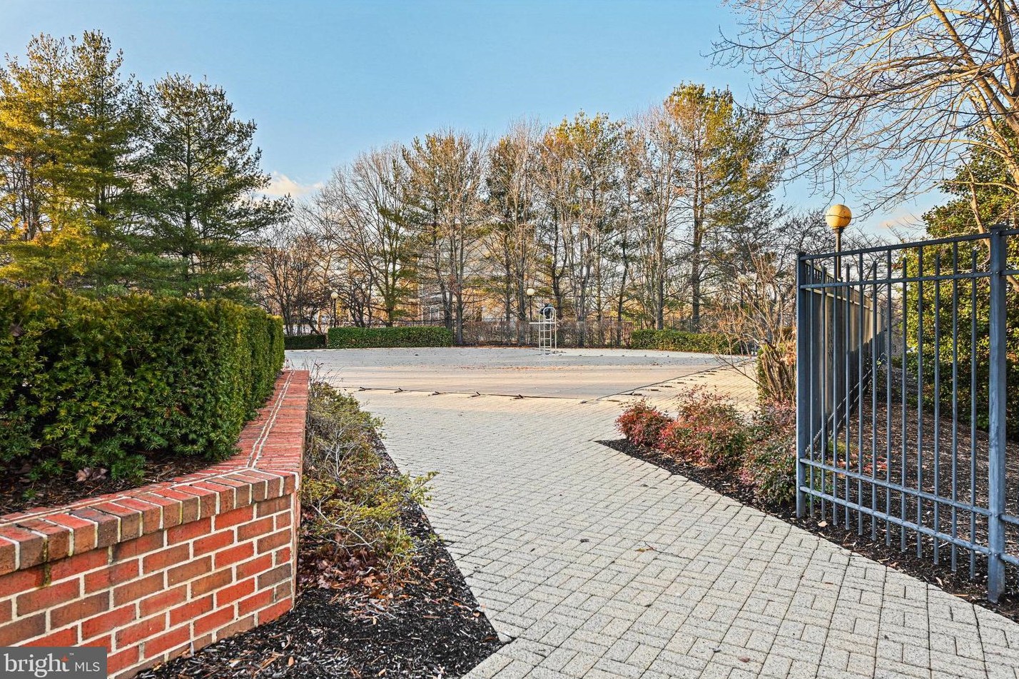 19896 Fieldgrass Sq, Ashburn VA  20147-2760 exterior