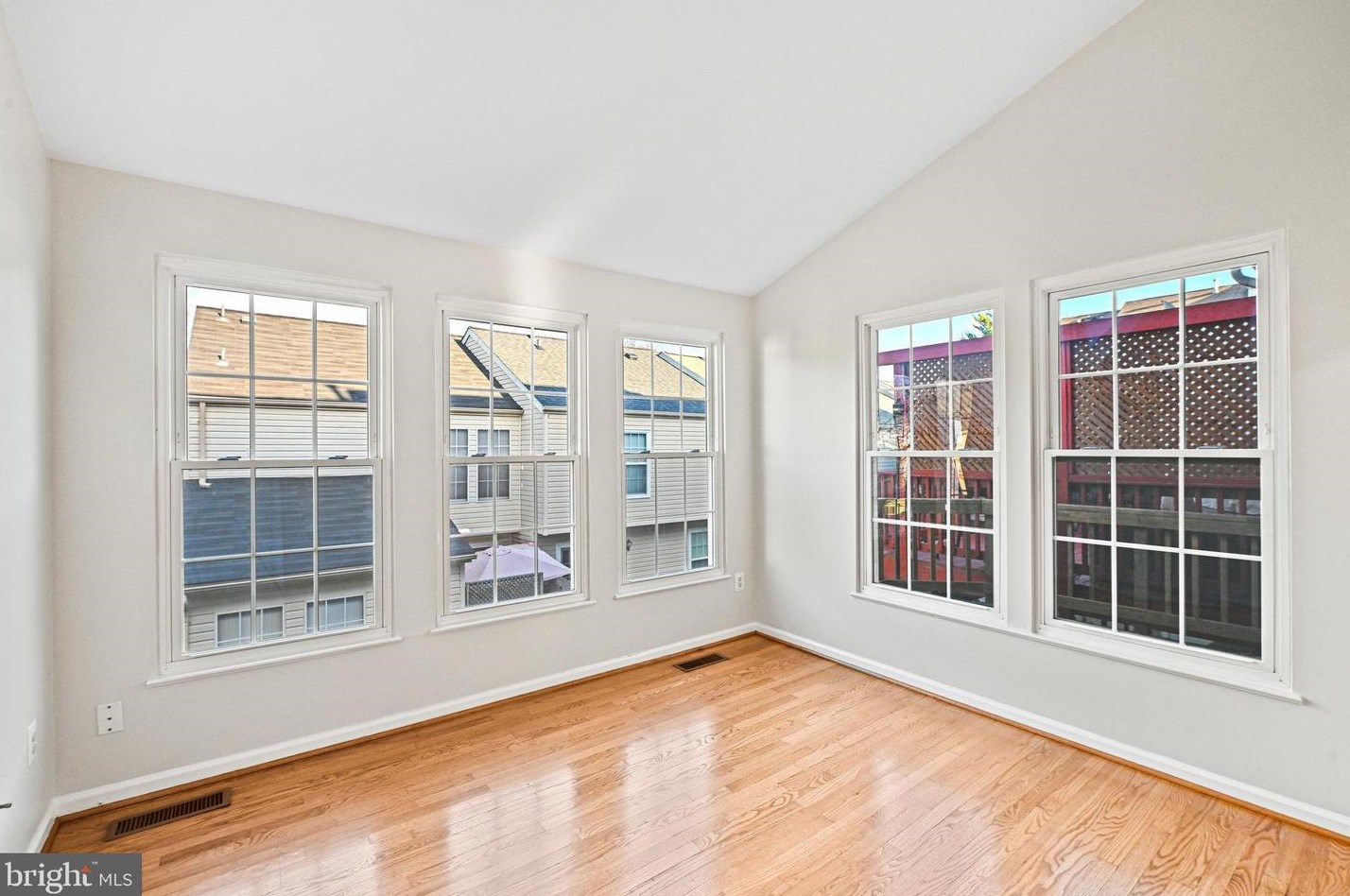 19896 Fieldgrass Sq, Ashburn VA  20147-2760 exterior