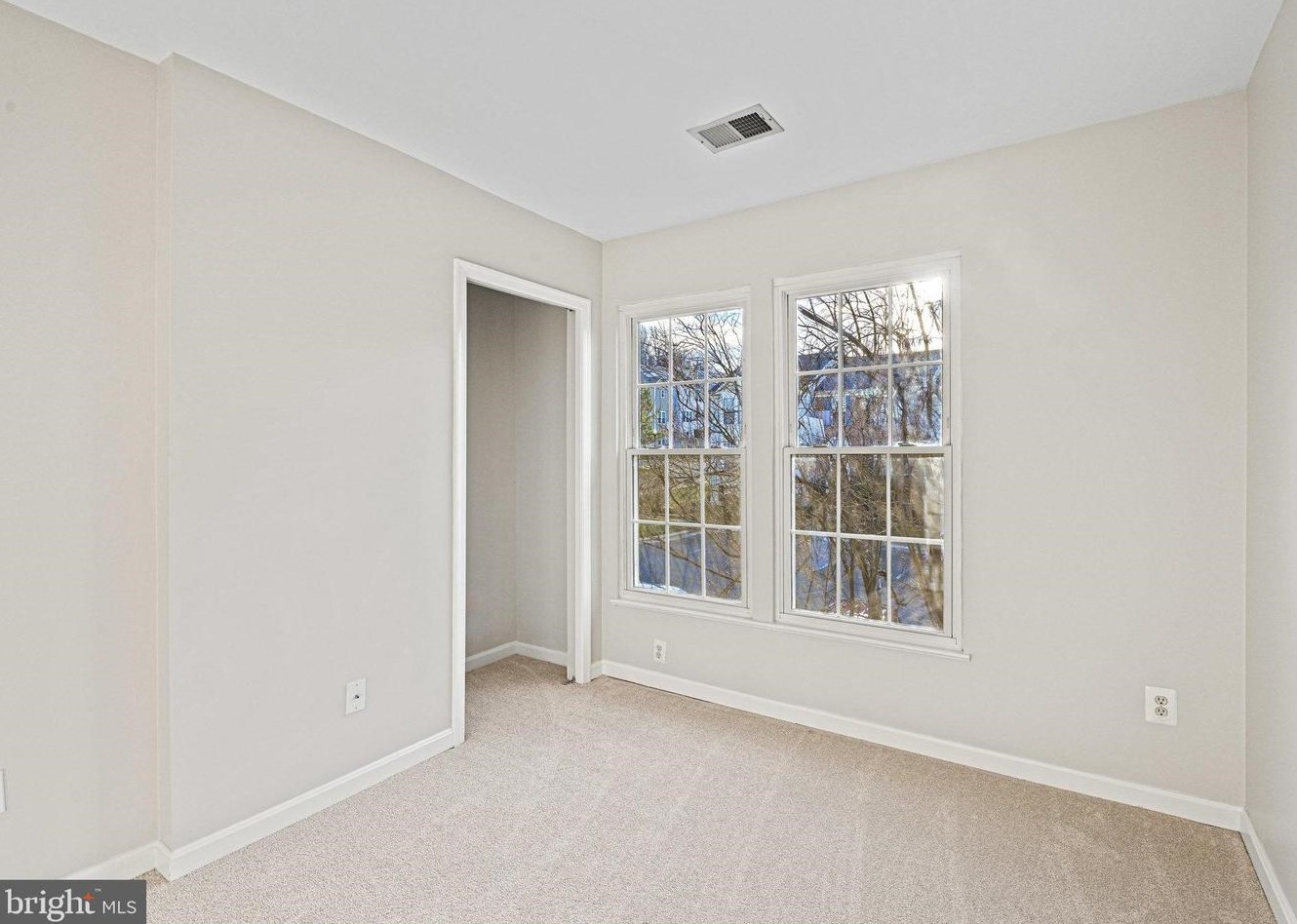 19896 Fieldgrass Sq, Ashburn VA  20147-2760 exterior