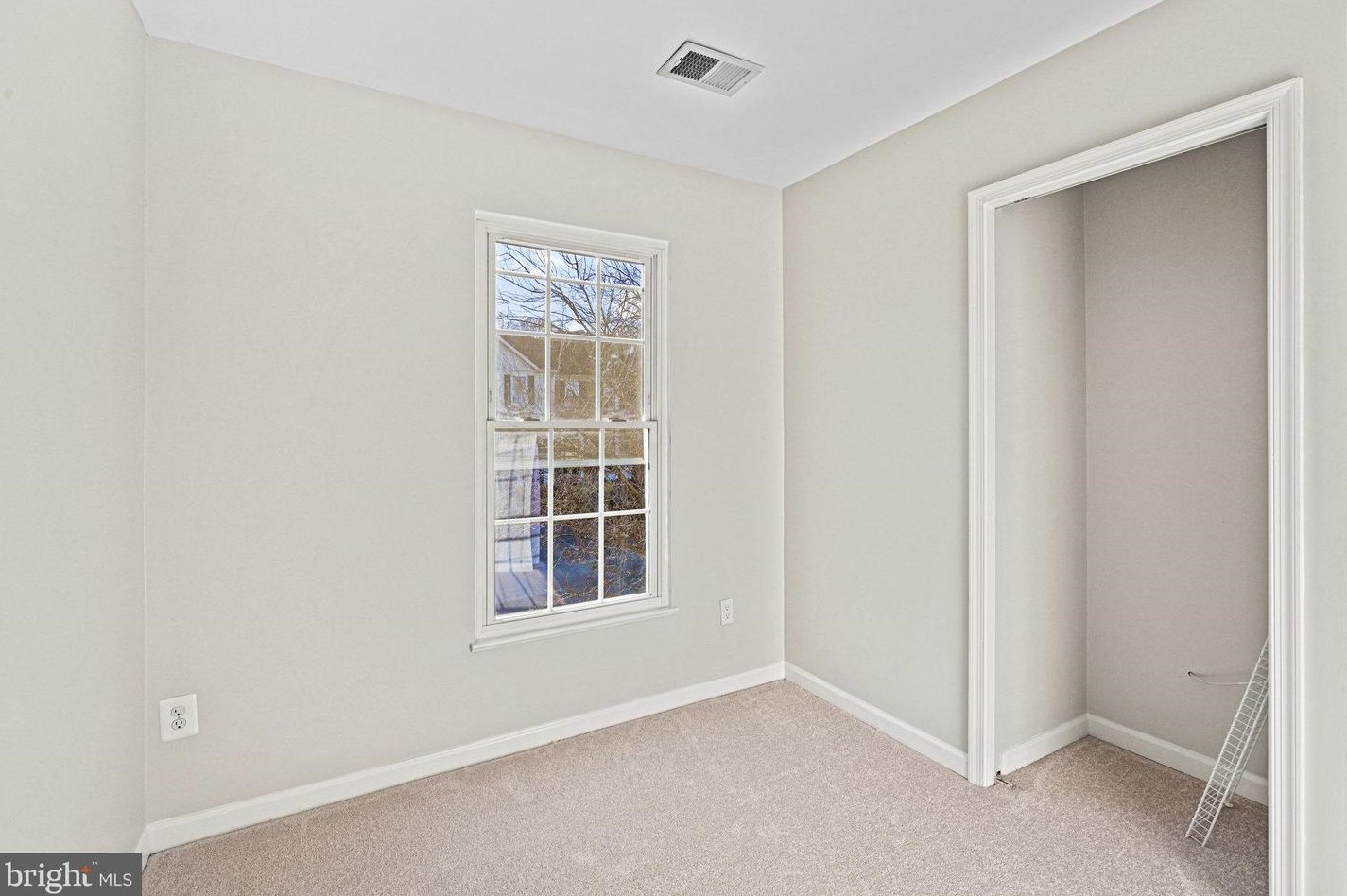 19896 Fieldgrass Sq, Ashburn VA  20147-2760 exterior