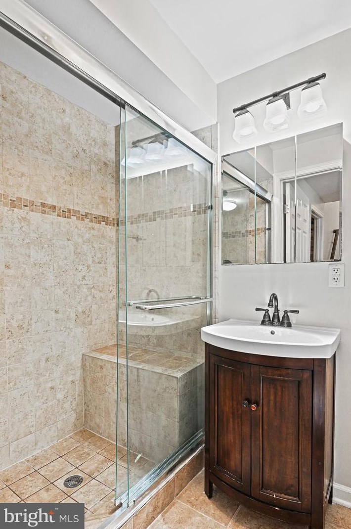 19896 Fieldgrass Sq, Ashburn VA  20147-2760 exterior