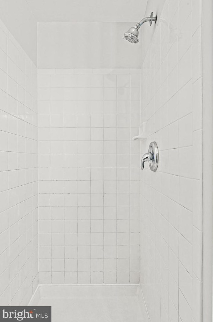 19896 Fieldgrass Sq, Ashburn VA  20147-2760 exterior