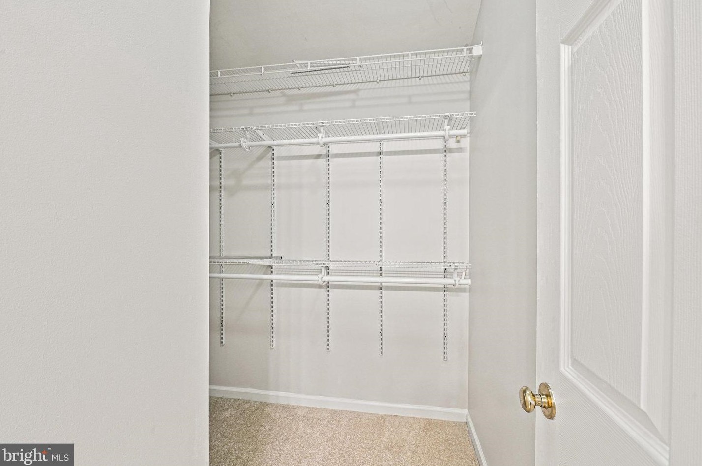 19896 Fieldgrass Sq, Ashburn VA  20147-2760 exterior