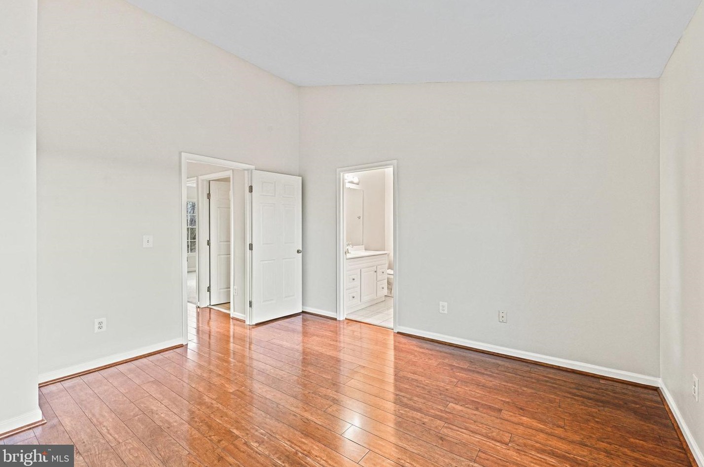 19896 Fieldgrass Sq, Ashburn VA  20147-2760 exterior