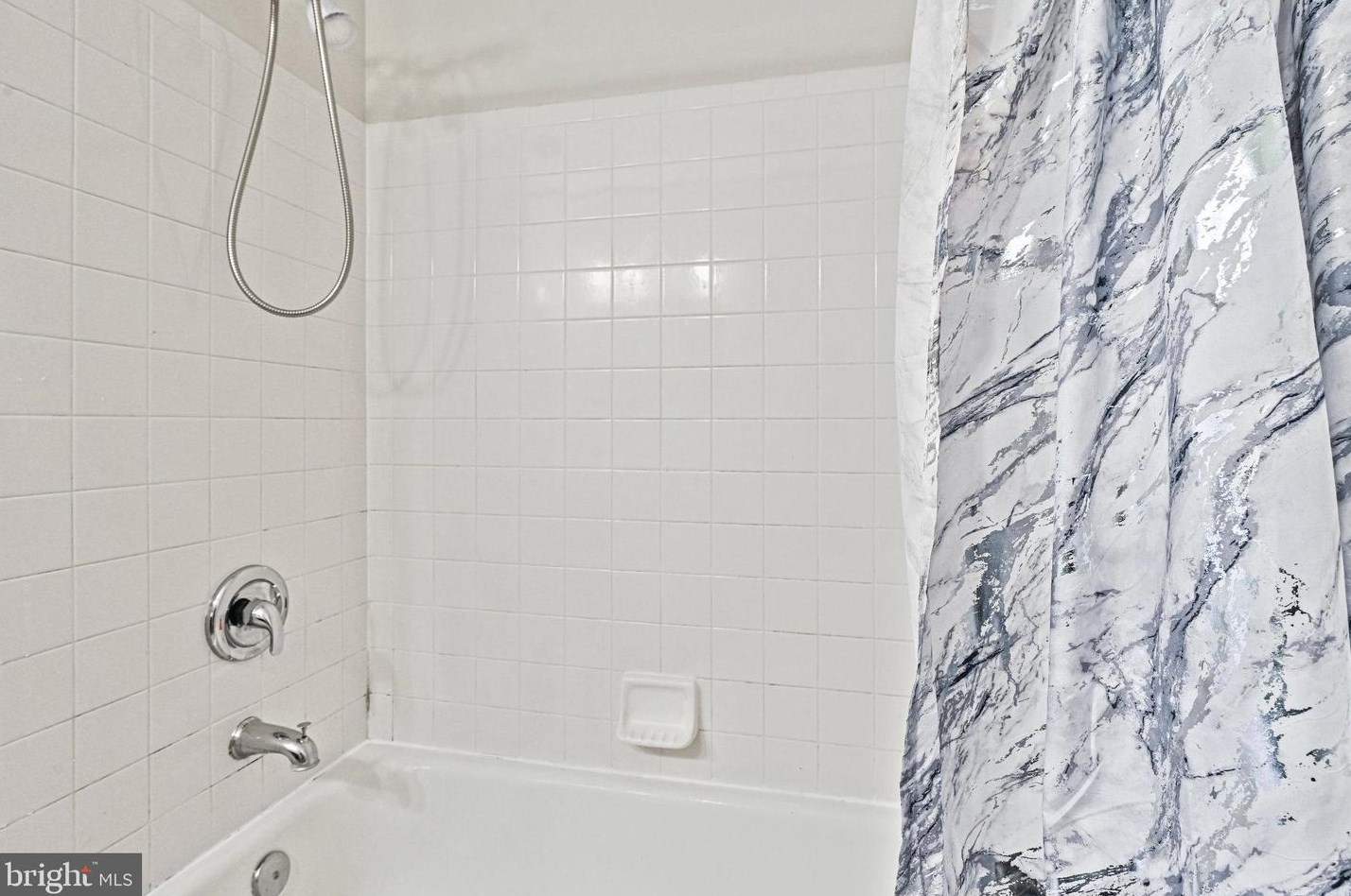 19896 Fieldgrass Sq, Ashburn VA  20147-2760 exterior