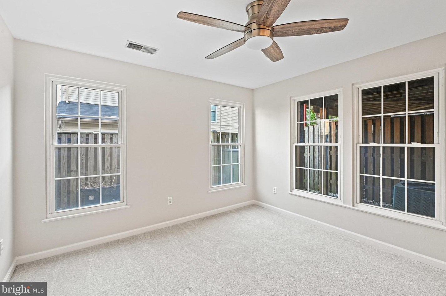 19896 Fieldgrass Sq, Ashburn VA  20147-2760 exterior