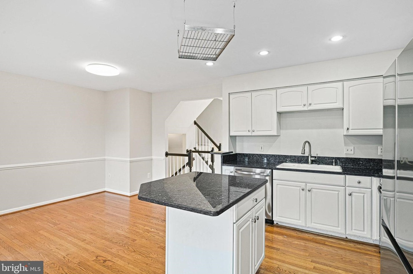 19896 Fieldgrass Sq, Ashburn VA  20147-2760 exterior