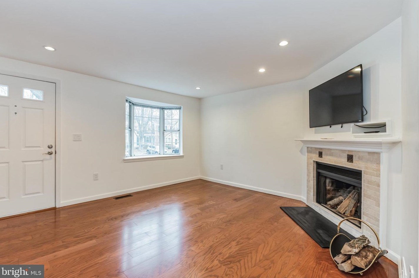 15 Fairmont Pl, Dulles, VA 20165-5769