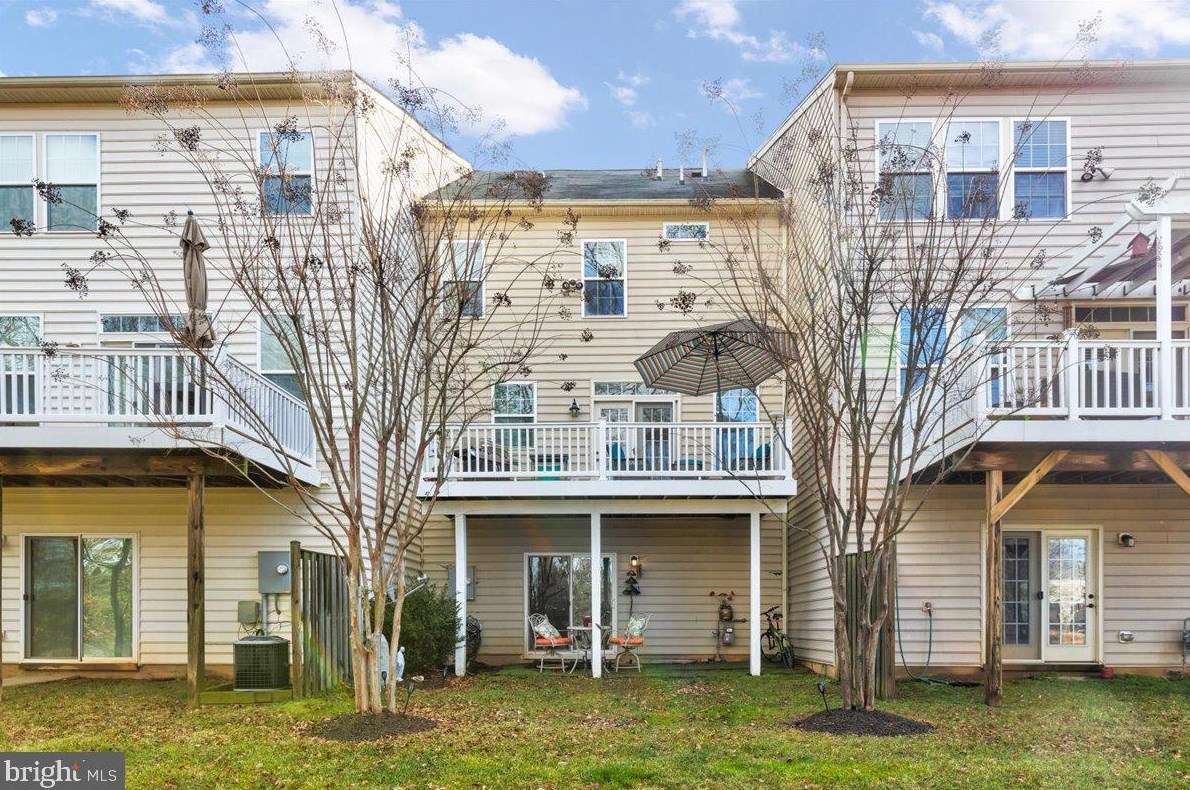 22939 Chinkapin Oak Ter, Dulles VA  20166-7803 exterior