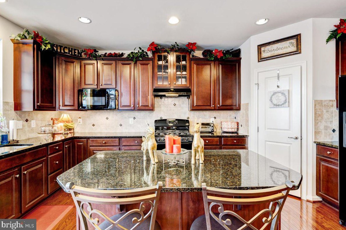 22939 Chinkapin Oak Ter, Dulles VA  20166-7803 exterior