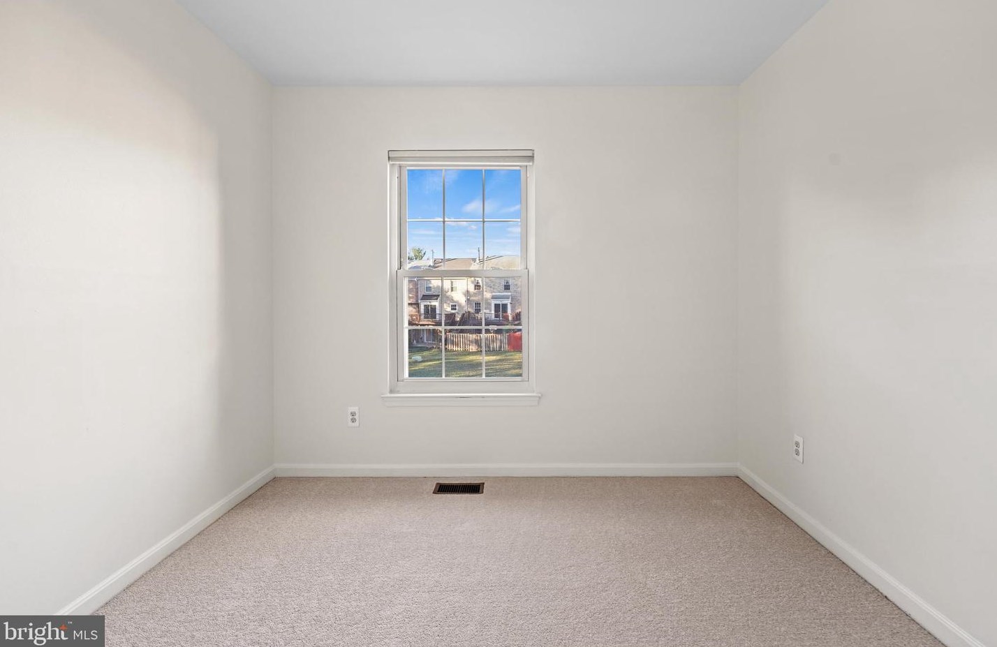 21109 Chandler Ct, Dulles VA  20164-6300 exterior