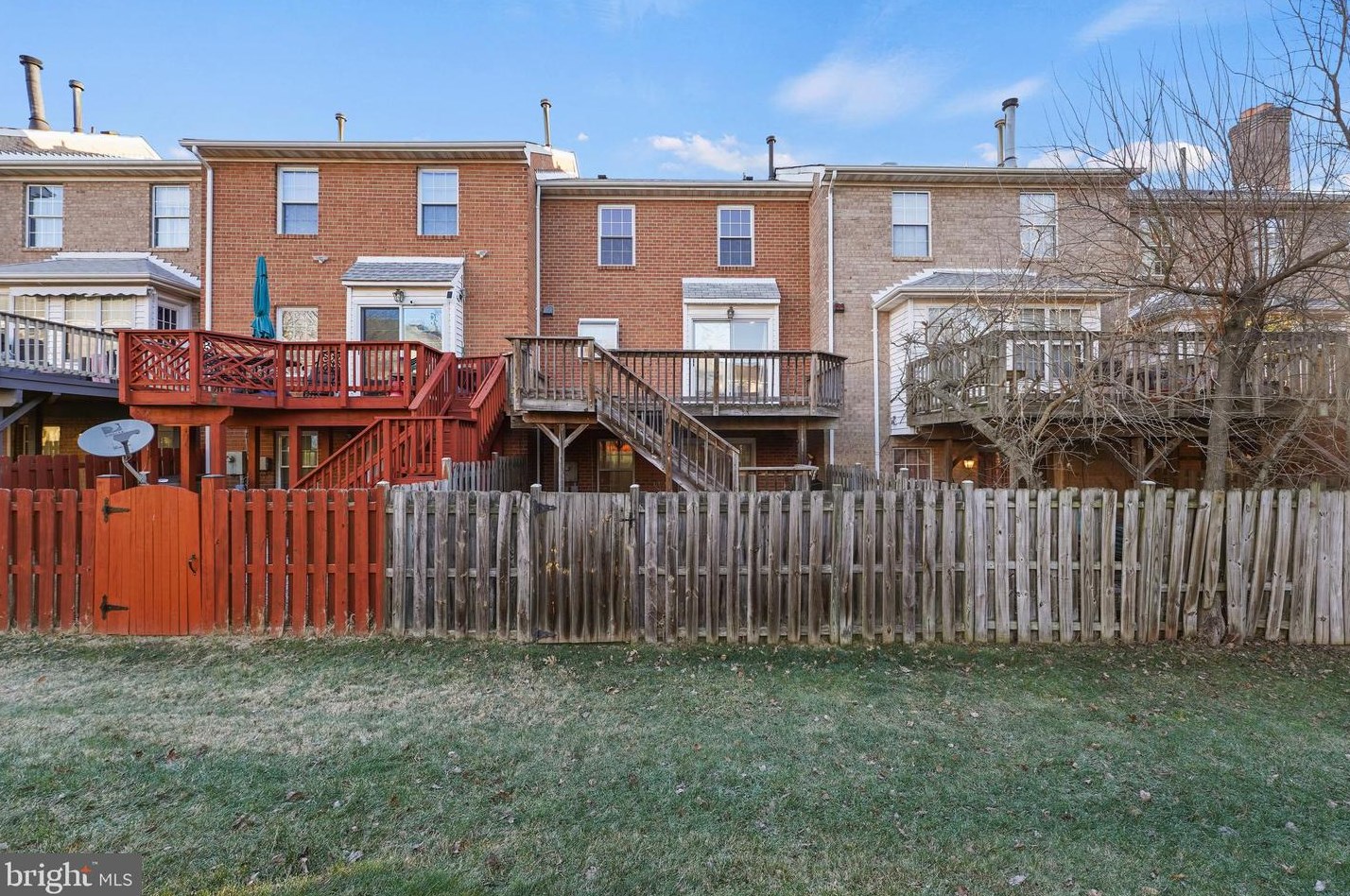 21109 Chandler Ct, Dulles VA  20164-6300 exterior