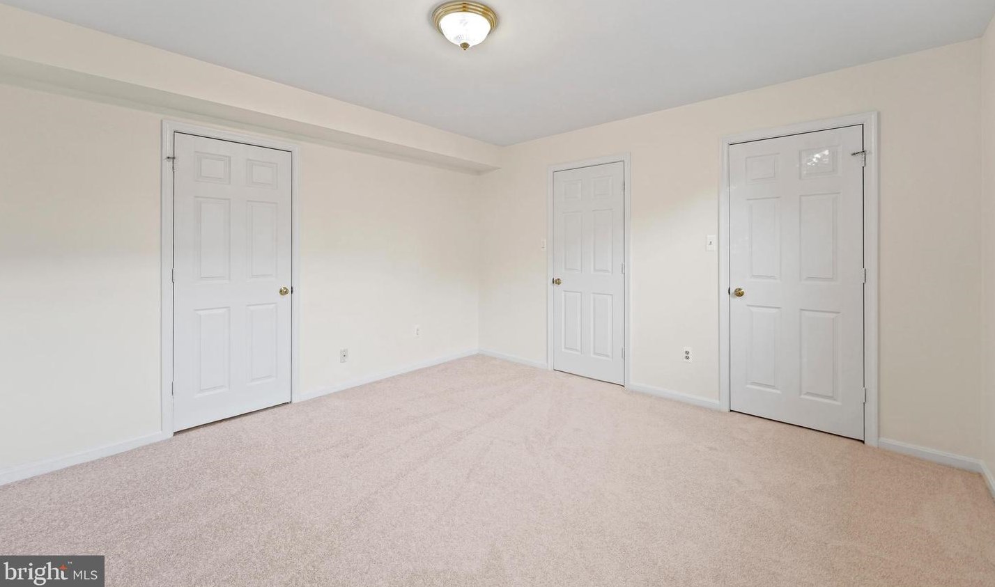 21109 Chandler Ct, Dulles VA  20164-6300 exterior