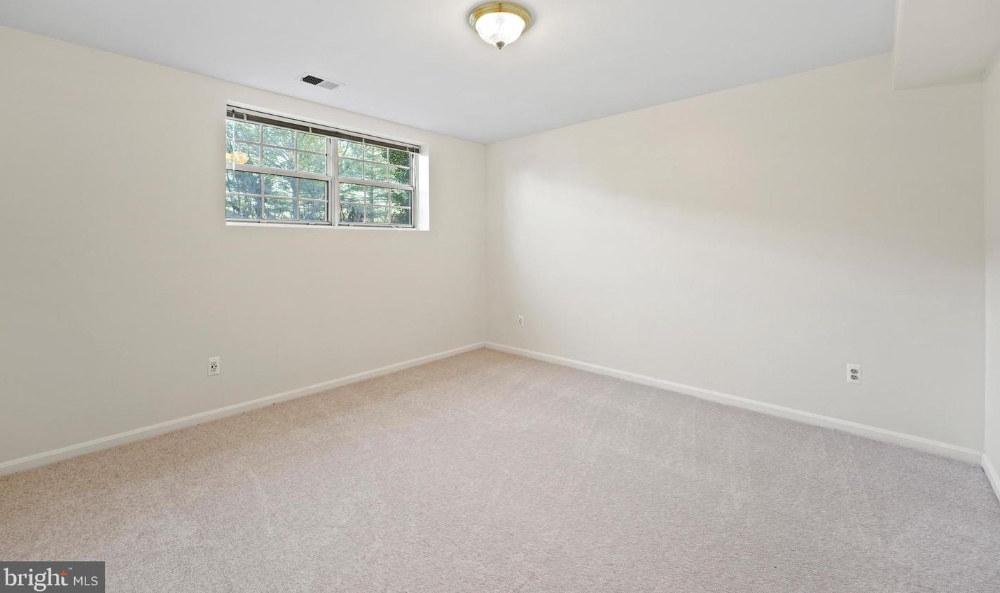 21109 Chandler Ct, Dulles VA  20164-6300 exterior