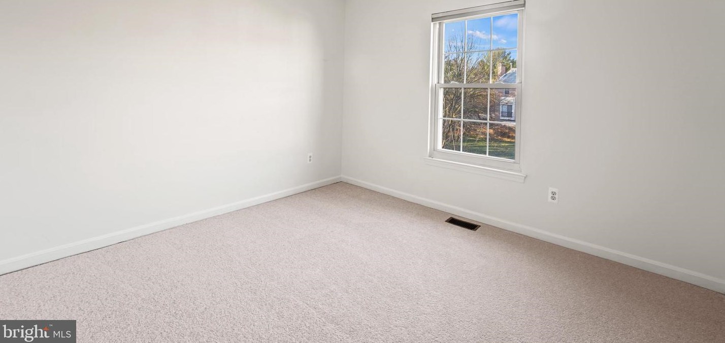 21109 Chandler Ct, Dulles VA  20164-6300 exterior