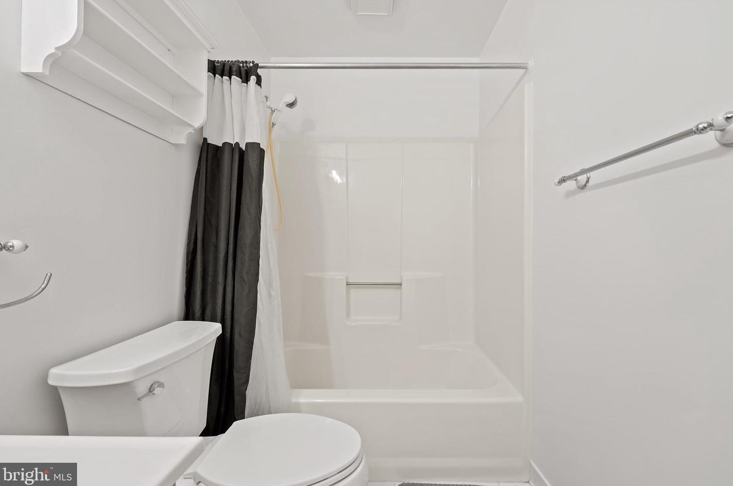 21109 Chandler Ct, Dulles VA  20164-6300 exterior